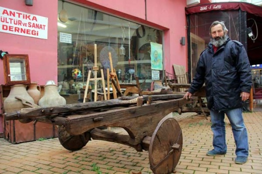 Samsun'daki Bu Dükkan Gezenleri Tarihte Yolculuğa Çıkarıyor