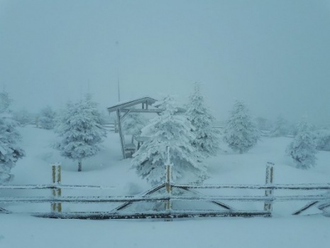 Akdağ Kayak Merkezi'nde yoğun kar yağışı