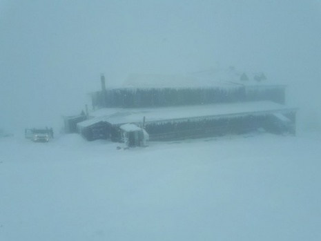 Akdağ Kayak Merkezi'nde yoğun kar yağışı