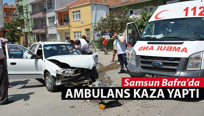 Samsun'da Ambulans ile Otomobil Çarpıştı