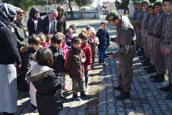 Samsun'da miniklere askeri düzen anlatıldı