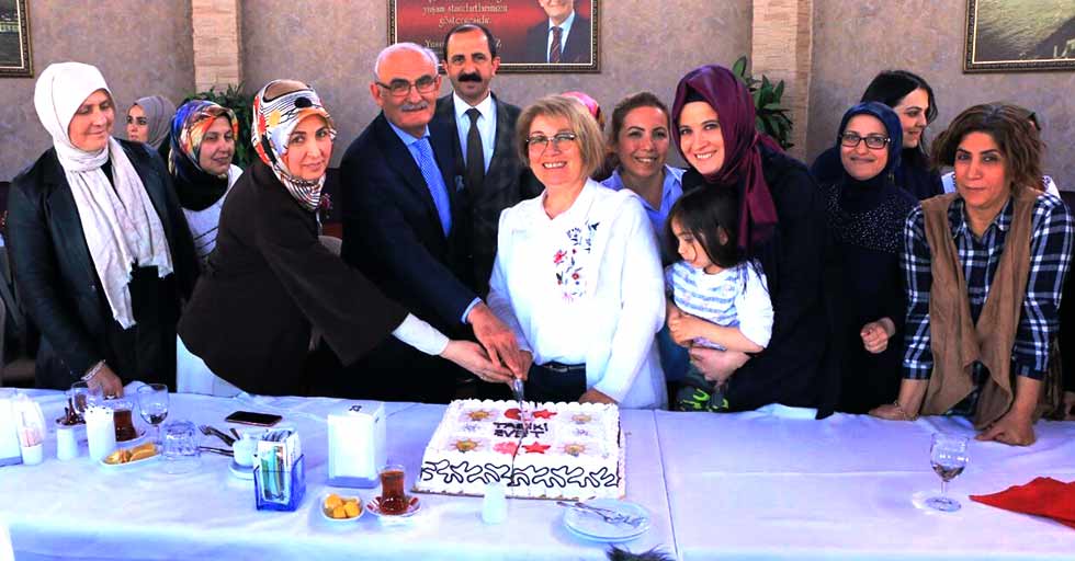 Yusuf Ziya Yılmaz AK Partili kadınlara teşekkür etti
