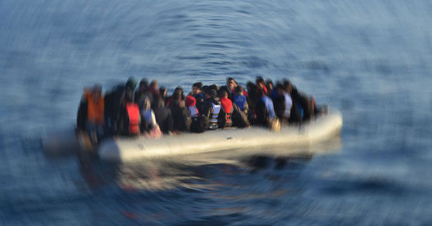 113 göçmeni taşıyan bot sulara gömüldü