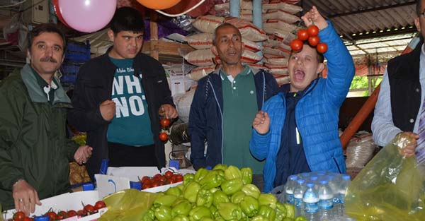Samsun'da engelli öğrenciler pazarcı oldu