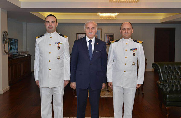 TCG Yıldıray Denizaltı Komutanı Samsun Valisini ziyaret etti