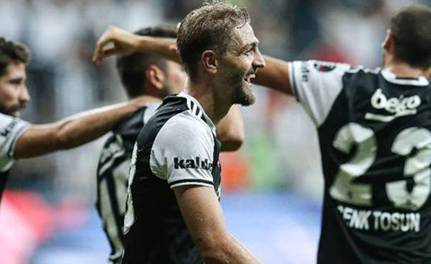 Beşiktaş 2 futbolcuyu borsaya bildirdi