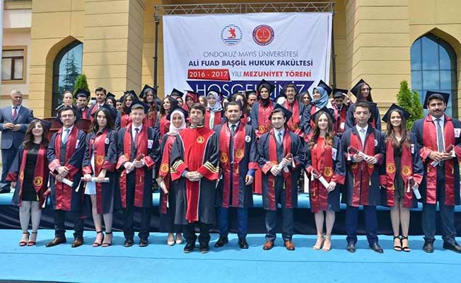 Samsun’da yeni hukukçular mezun oldu