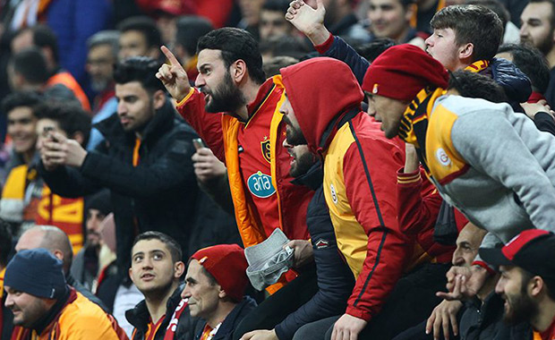 Galatasaraylı taraftarlar:  “Yönetim istifa”