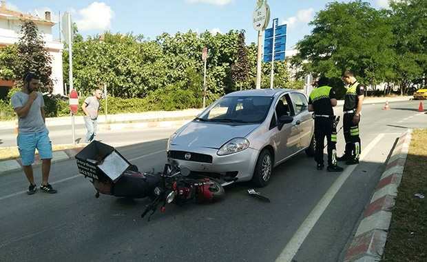 Samsun'da otomobil ve elektrikli bisiklet kaza yaptı