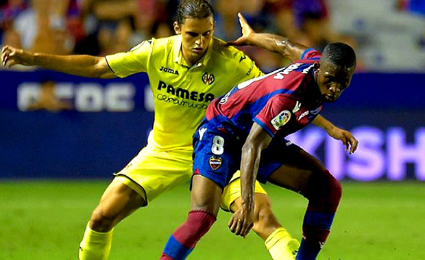Enes Ünal Villarreal formasıyla ilk golünü attı