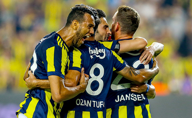 Fenerbahçe Akhisarspor deplasmanında sahaya çıkıyor