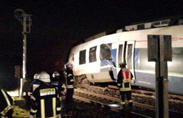Almanya'da tren kazası 50 yaralı
