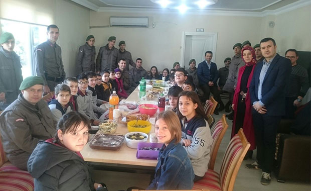 Samsun'da öğrencilerden anlamlı ziyaret