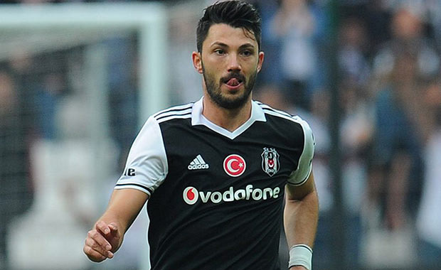 Beşiktaş Tolgay Arslan'la sözleşme yeniledi