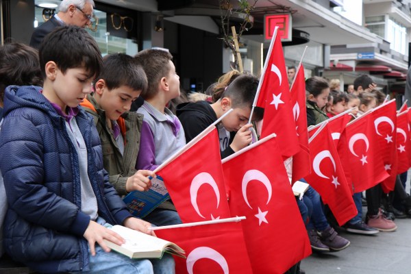 Samsun'da bin 200 öğrenci kitap okudu