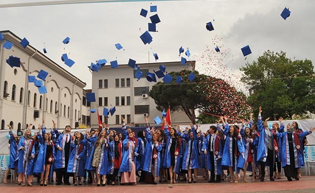 Samsun Sosyal Bilimler Lisesinde mezuniyet heyecanı