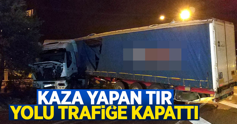 Samsun'da kaza yapan tır yolu kapattı