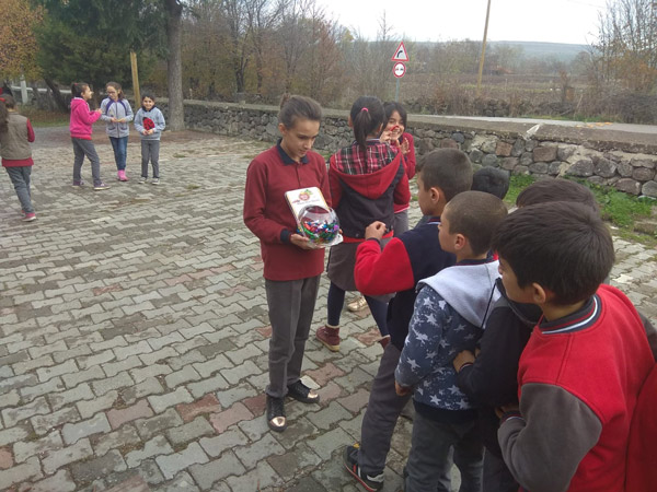 Samsun'da öğrenciler mesir macunuyla tanıştı