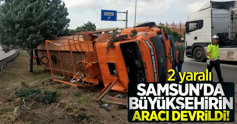 Samsun'da büyükşehirin aracı devrildi! 2 yaralı