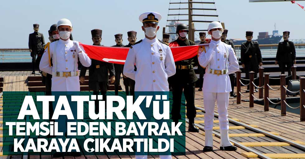 Atatürk'ü temsil eden bayrak karaya çıkartıldı
