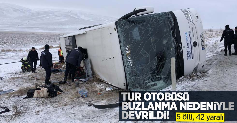 Tur otobüsü buzlanma nedeniyle devrildi: 5 ölü, 42 yaralı