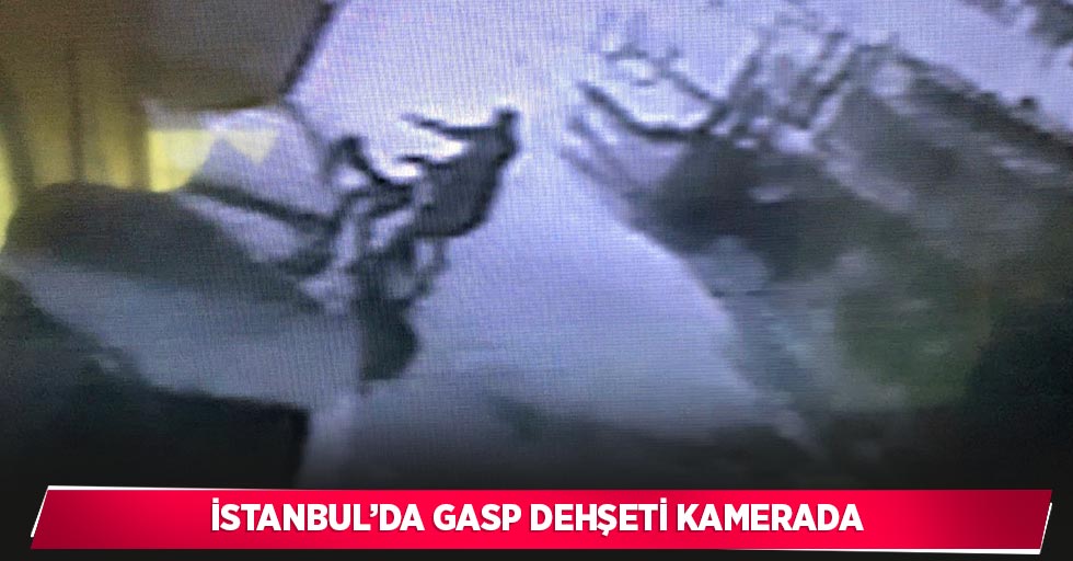İstanbul’da gasp dehşeti kamerada: Darp ettikleri genci yerde sürükleyip telefonunu çaldılar