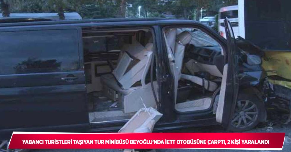 Yabancı turistleri taşıyan tur minibüsü Beyoğlu’nda İETT otobüsüne çarptı, 2 kişi yaralandı