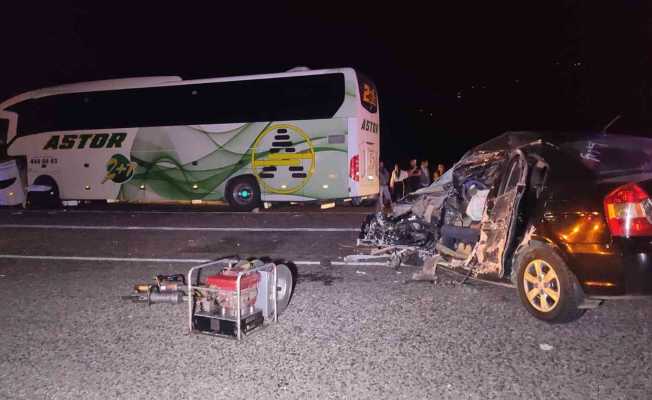 Seydikemer’de otobüsle otomobil çarpıştı: 1 ölü, 1 yaralı