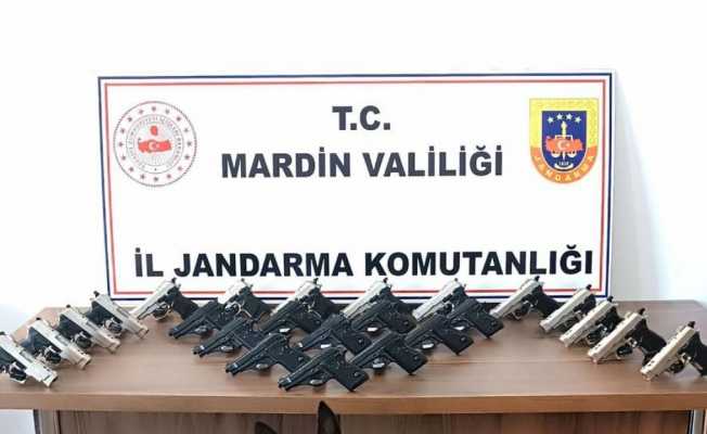 Mardin’de araçtan 25 adet ruhsatsız silah çıktı