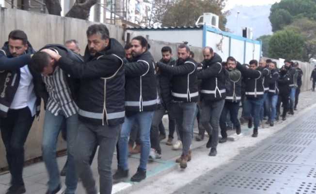 İzmir merkezli ‘silindir’ operasyonunda toplam 25 tutuklama