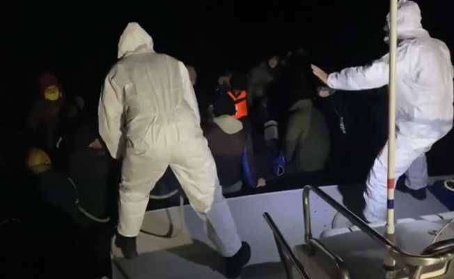 Ayvacık açıklarında Yunan unsurlarınca ölüme terk edilen 44 kaçak göçmen kurtarıldı