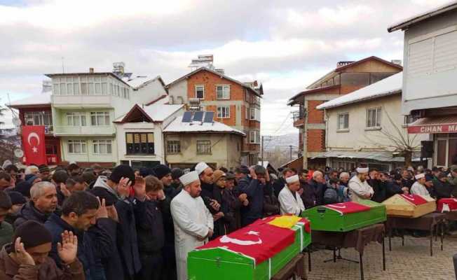 Depremde hayatını kaybeden 4 kişilik Selçuk ailesi Simav’da toprağa verildi