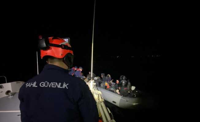 İzmir açıklarında 21 düzensiz göçmen kurtarıldı