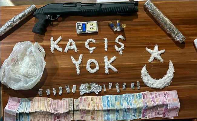 İzmir polisi uyuşturucu tacirlerini ’ŞUT’ladı