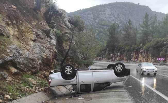 Antalya’da iki ayrı trafik kazasında 6 kişi yaralandı