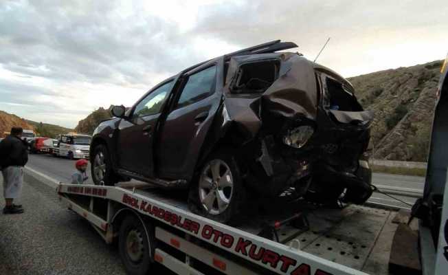 Yozgat’ta hafif ticari araç ile otomobil çarpıştı: 6 yaralı