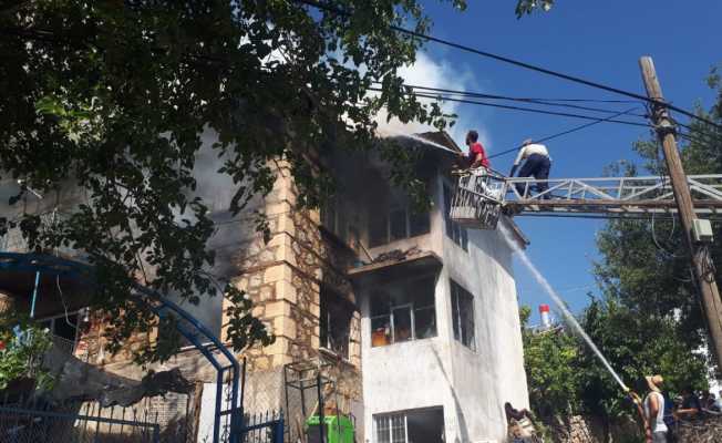 Karaman’da 2 katlı müstakil evde yangın