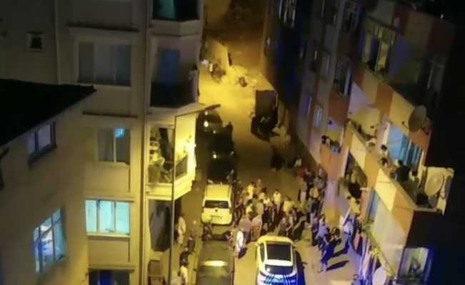 İstanbul’da “arabama sürttün” meydan kavgası kamerada: Polis biber gazıyla müdahale etti