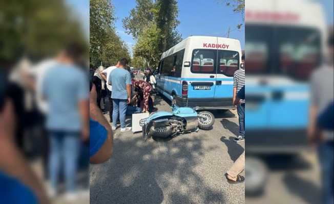 Yalova’da minibüse çarpan motosikletli yaralandı