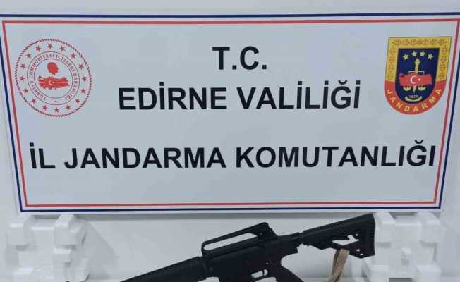 Edirne’de ev aramasında silah ve uyuşturucu ele geçirildi