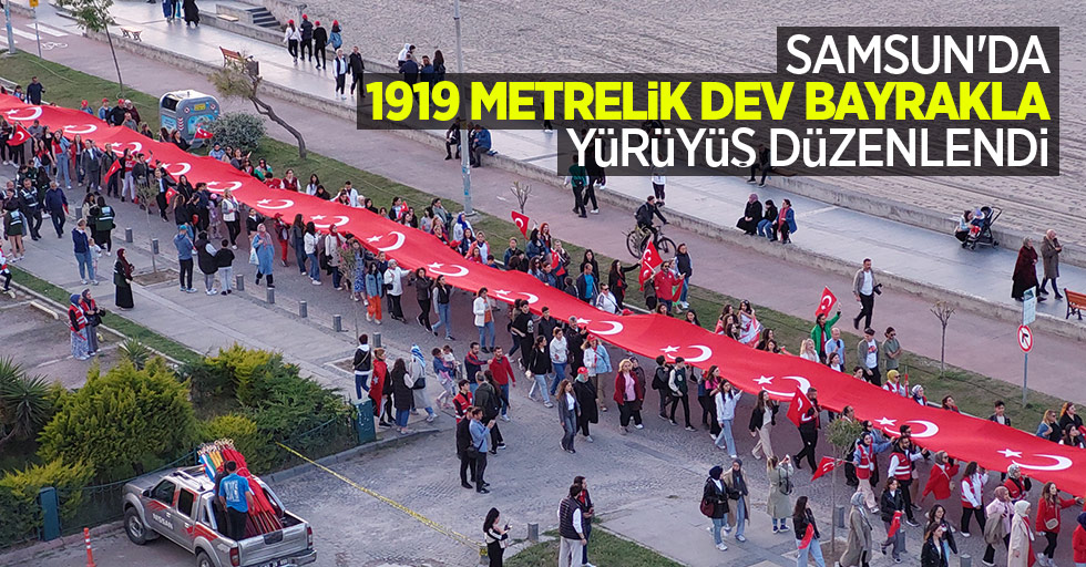 Samsun'da 1919 metrelik dev bayrakla yürüyüş düzenlendi