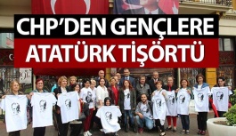 Gençlere Atatürk Tişörtü Dağıtıldı