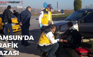Samsun'da Otomobil İle Taksi Çarpıştı