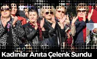 Samsun'da Kadınlar Anıta Çelenk Bıraktı