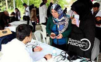 Tıp öğrencileri Samsun’da vatandaşa sağlık taraması yaptı