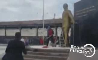 Atatürk anıtına saldırı! Balta kullandı