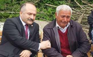 MHP'li Erhan Usta şehit ailesini ziyaret etti