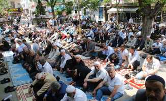 Samsun'da Ramazanın ilk cuma namazında camilerde büyük yoğunluk