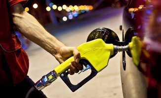 Benzin fiyatları yeni zamlarla rekora koşuyor