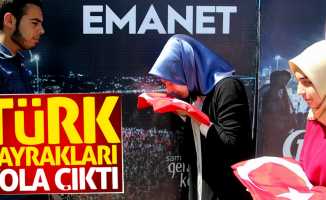 Samsun'da şehit ailelerinden alınan Türk bayrakları yola çıktı
